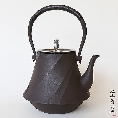 喜泉堂 泉春 富士形螺旋文鉄瓶